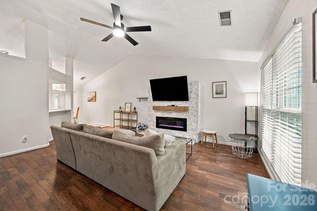 8536 Woodford Bridge Drive, Charlotte, NC 28216