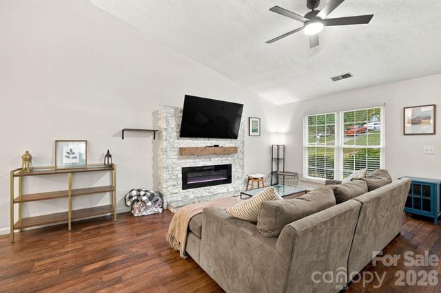 8536 Woodford Bridge Drive, Charlotte, NC 28216