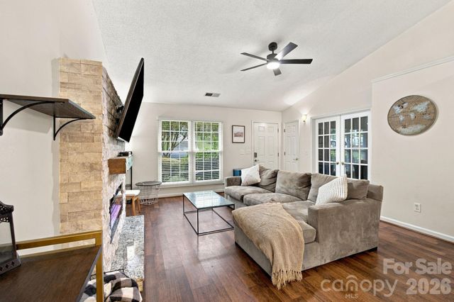 8536 Woodford Bridge Drive, Charlotte, NC 28216