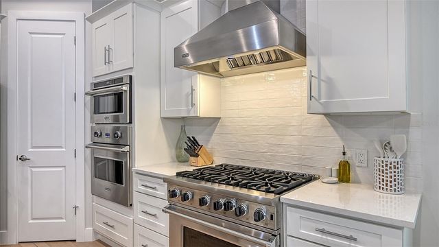 1537 SIESTA DRIVE, Sarasota, FL 34239