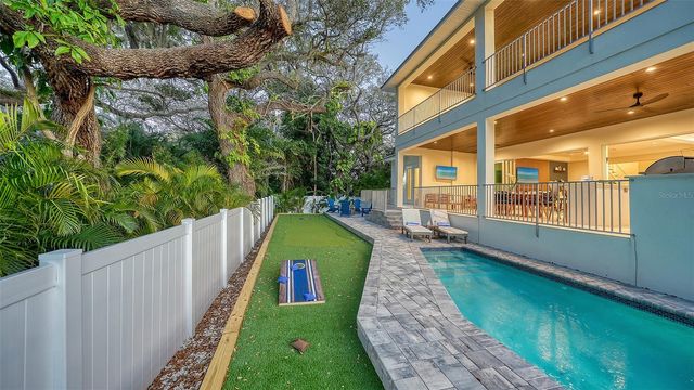 1537 SIESTA DRIVE, Sarasota, FL 34239