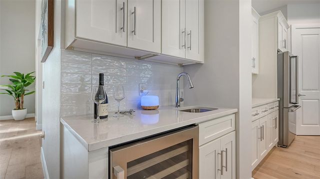 1537 SIESTA DRIVE, Sarasota, FL 34239