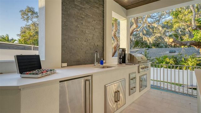 1537 SIESTA DRIVE, Sarasota, FL 34239