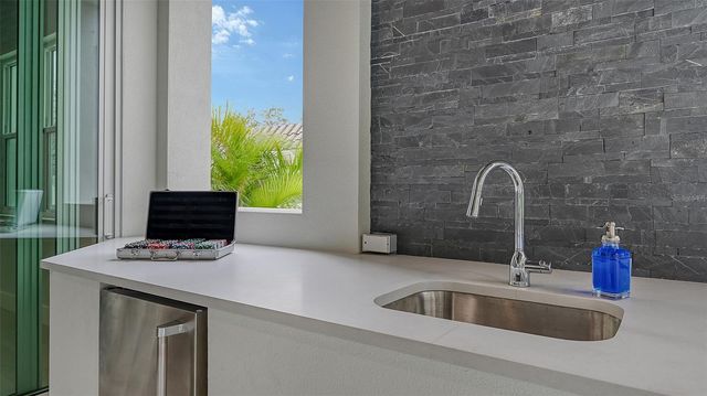 1537 SIESTA DRIVE, Sarasota, FL 34239