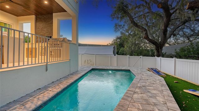 1537 SIESTA DRIVE, Sarasota, FL 34239