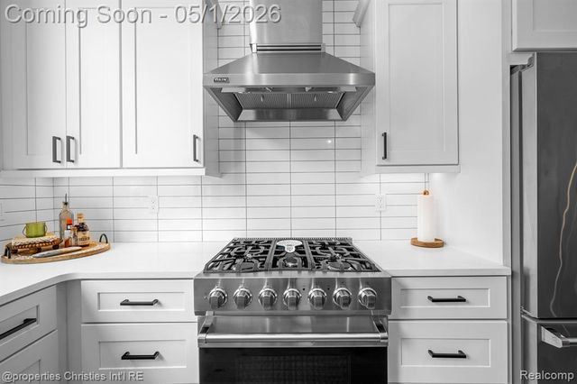 108 N Center Cove, Northville, MI 48167