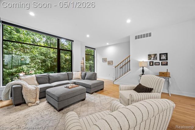 108 N Center Cove, Northville, MI 48167