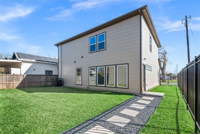 8430 Grandview Street, Houston, TX 77051