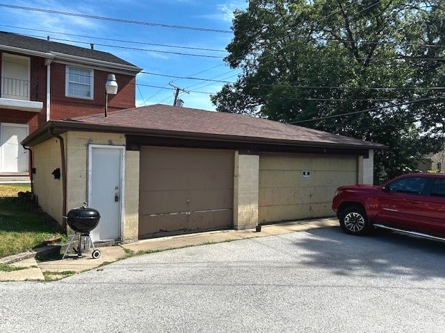 18233 Burnham Avenue, Lansing, IL 60438
