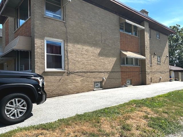 18233 Burnham Avenue, Lansing, IL 60438