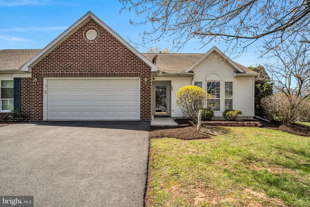 25 GREENFIELD DRIVE, Carlisle, PA 17015