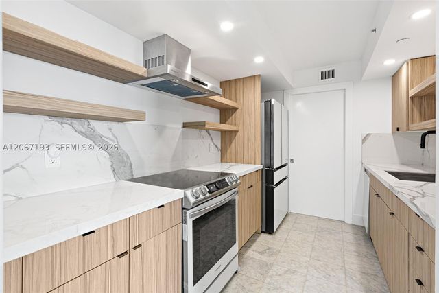 6917 Collins Ave 1009, Miami Beach, FL 33141