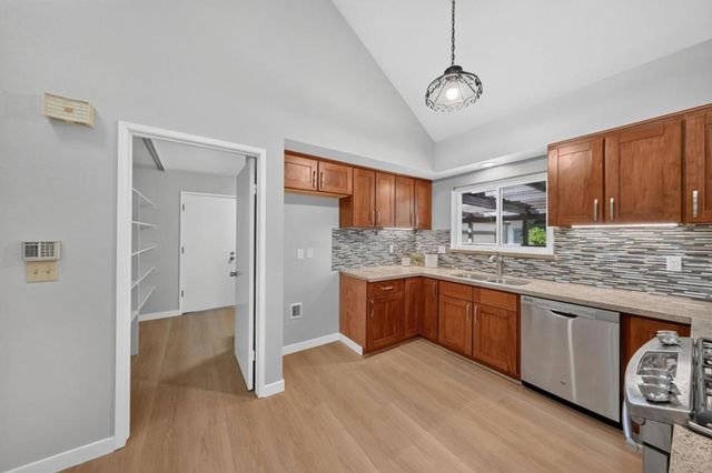 402 Sylvan Avenue, Mountain View, CA 94041