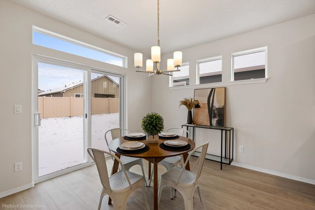 419 N Viewmont Ct, Greenacres, WA 99016