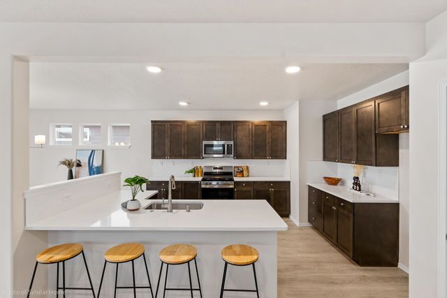 419 N Viewmont Ct, Greenacres, WA 99016