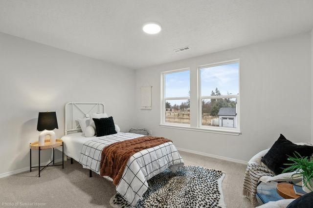 419 N Viewmont Ct, Greenacres, WA 99016