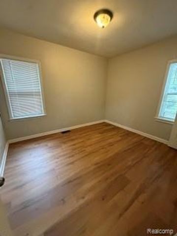 271 Dick Avenue, Pontiac, MI 48341