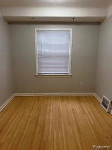 271 Dick Avenue, Pontiac, MI 48341