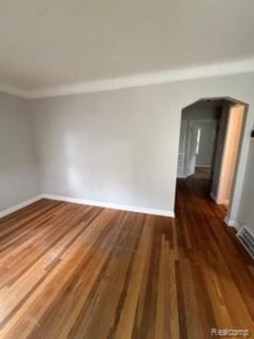271 Dick Avenue, Pontiac, MI 48341