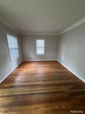 271 Dick Avenue, Pontiac, MI 48341