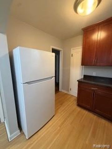 271 Dick Avenue, Pontiac, MI 48341