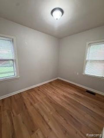 271 Dick Avenue, Pontiac, MI 48341