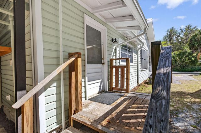 630 NE 6TH AVENUE, Gainesville, FL 32601