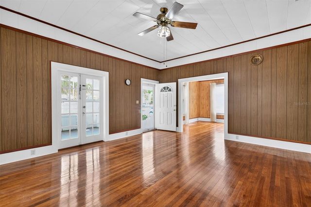 630 NE 6TH AVENUE, Gainesville, FL 32601