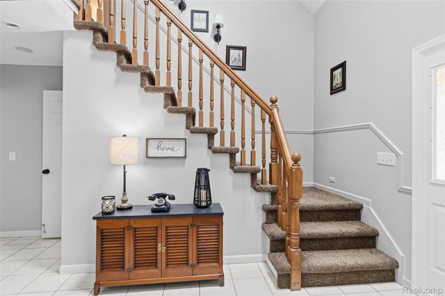 9641 Rolling Greens Drive, Hamburg Township, MI 48169