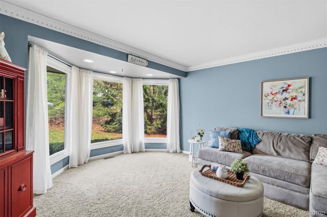 9641 Rolling Greens Drive, Hamburg Township, MI 48169