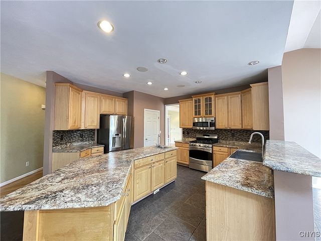 7638 Haylage Circle, Lysander, NY 13027