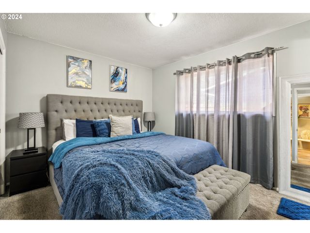8400 Ne ROYAL St, Vancouver, WA 98662