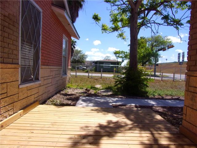 1914 Tarlton St, Corpus Christi, TX 78415