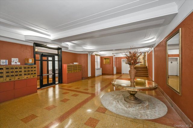 210 Martine Avenue 6M, White Plains, NY 10601