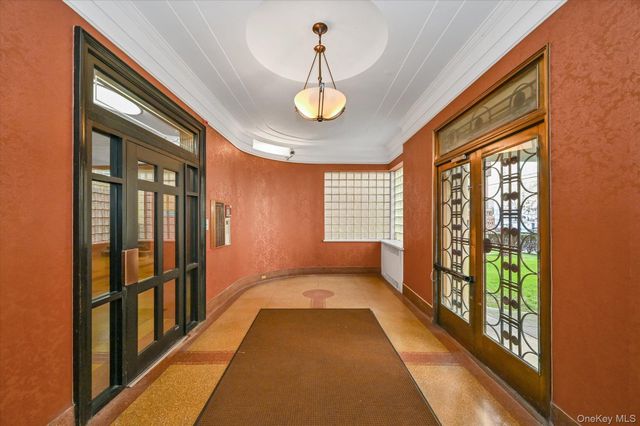 210 Martine Avenue 6M, White Plains, NY 10601