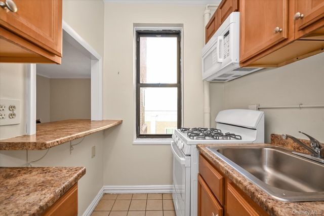 210 Martine Avenue 6M, White Plains, NY 10601