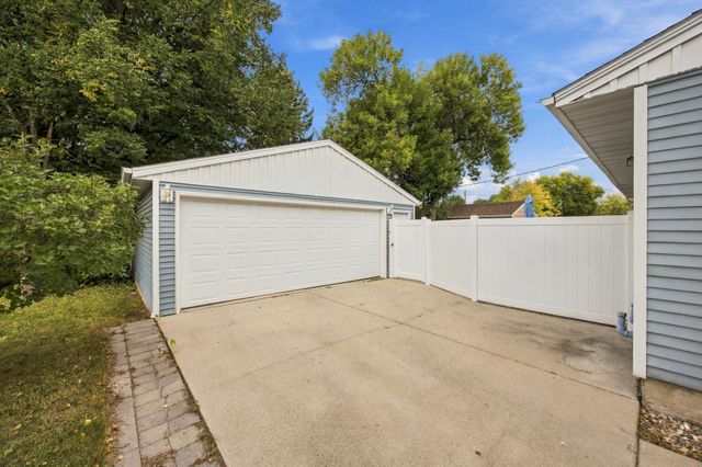 1409 18th Street S, Fargo, ND 58103