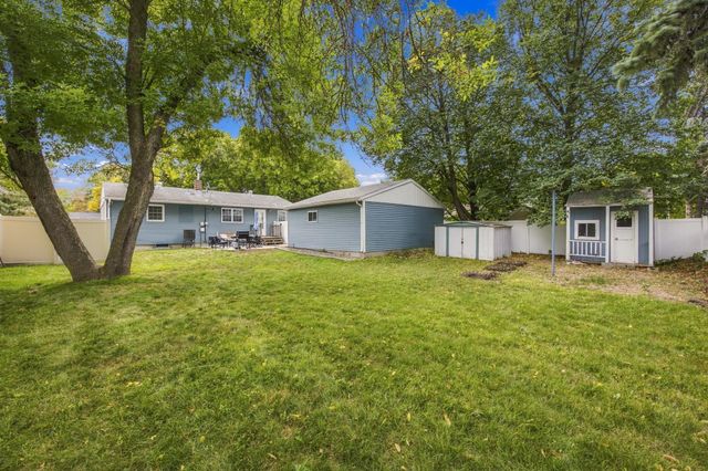 1409 18th Street S, Fargo, ND 58103