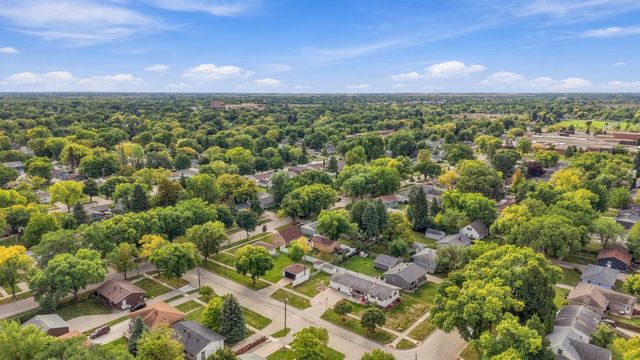 1409 18th Street S, Fargo, ND 58103