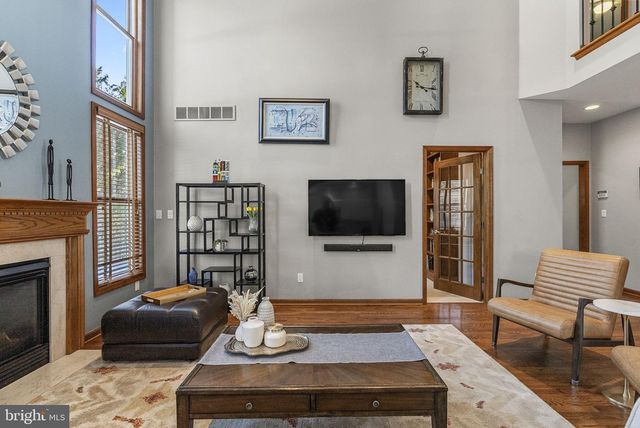 5 TARA DR, Mount Laurel, NJ 08054