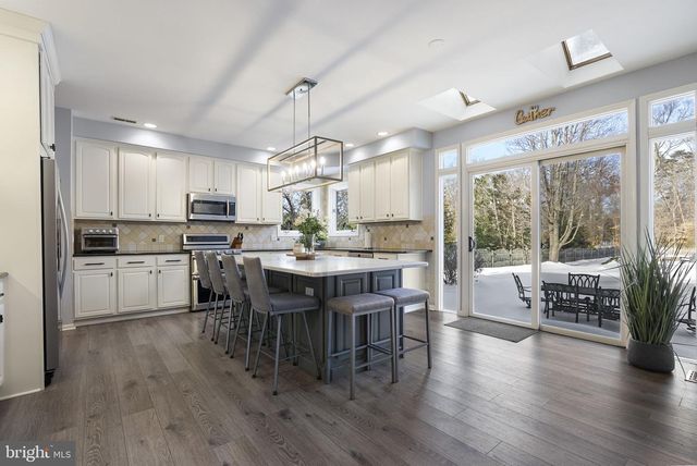 5 TARA DR, Mount Laurel, NJ 08054