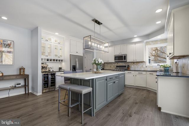 5 TARA DR, Mount Laurel, NJ 08054