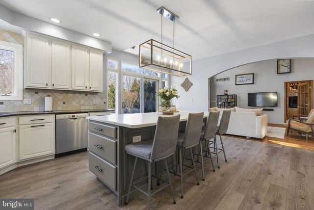 5 TARA DR, Mount Laurel, NJ 08054