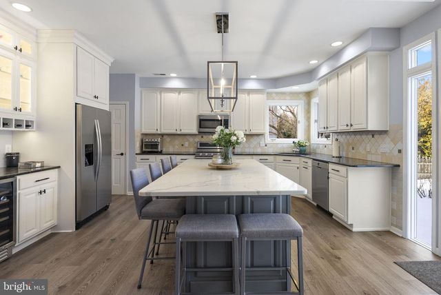 5 TARA DR, Mount Laurel, NJ 08054