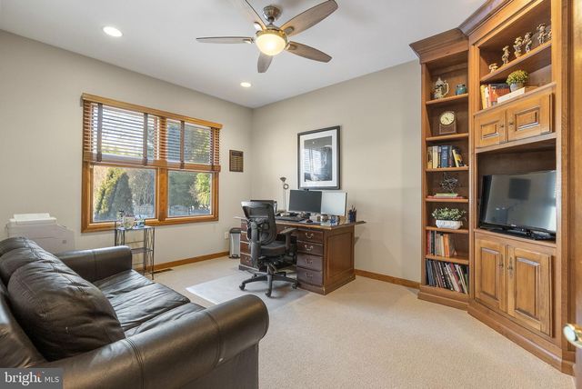 5 TARA DR, Mount Laurel, NJ 08054