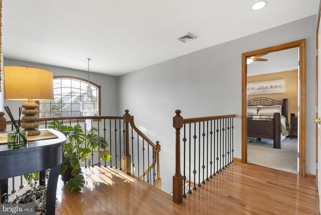 5 TARA DR, Mount Laurel, NJ 08054