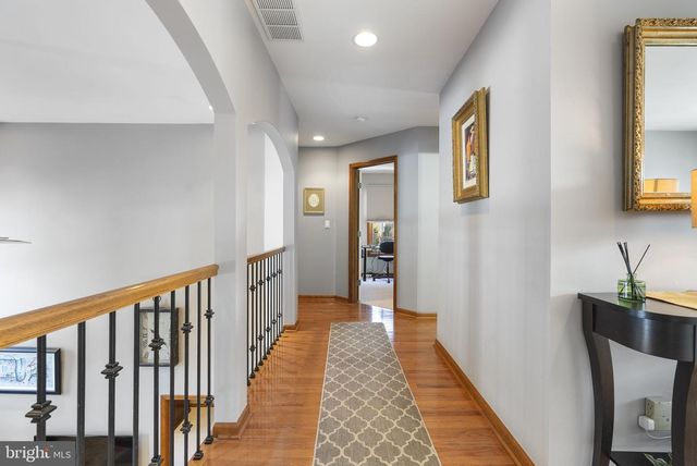 5 TARA DR, Mount Laurel, NJ 08054