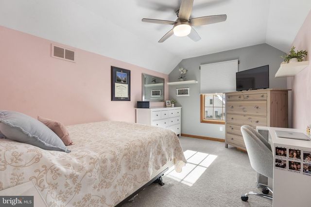 5 TARA DR, Mount Laurel, NJ 08054