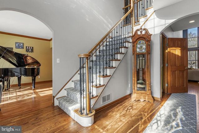 5 TARA DR, Mount Laurel, NJ 08054