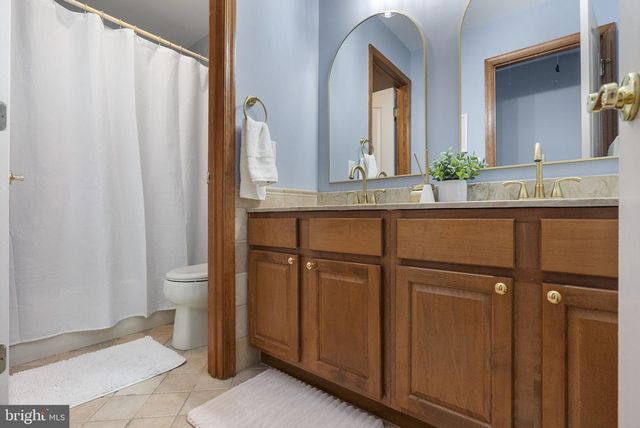 5 TARA DR, Mount Laurel, NJ 08054